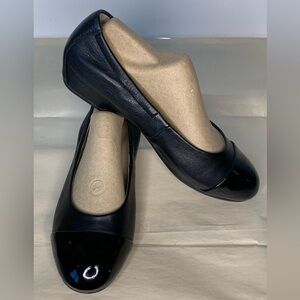 Dansko Lisanne ballet flats w/ patent cap toe. EU 36 (US 6). Pre-owned. Run big.